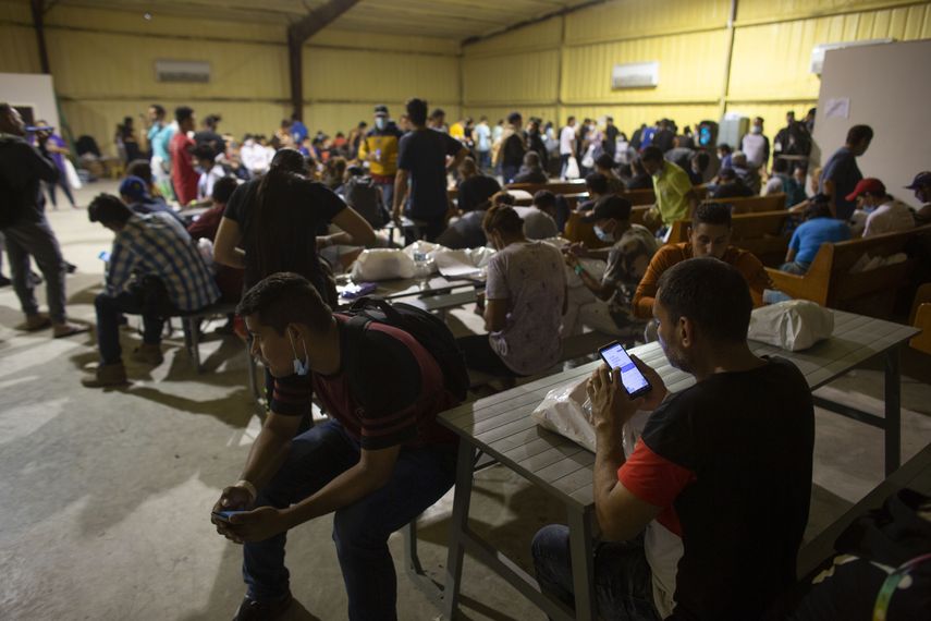 La libertad bajo palabra evita que los migrantes sean deportados durante cierto tiempo