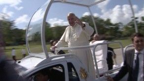 Francisco celebra misa papal en la plaza La Revolución en Holguín Francisco celebra misa papal en la plaza La Revolución en Holguín