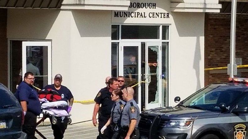 Hombre armado hiere a 4 afuera de un tribunal de Pensilvania