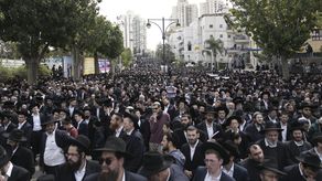 &nbsp;La prensa israelí calculó que más de 350,000 personas asistieron a la procesión fúnebre.