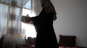 Muchas adolescentes fueron obligadas a casarse, en muchas ocasiones con hombres mucho más mayores que ellas elegidos por su padre.