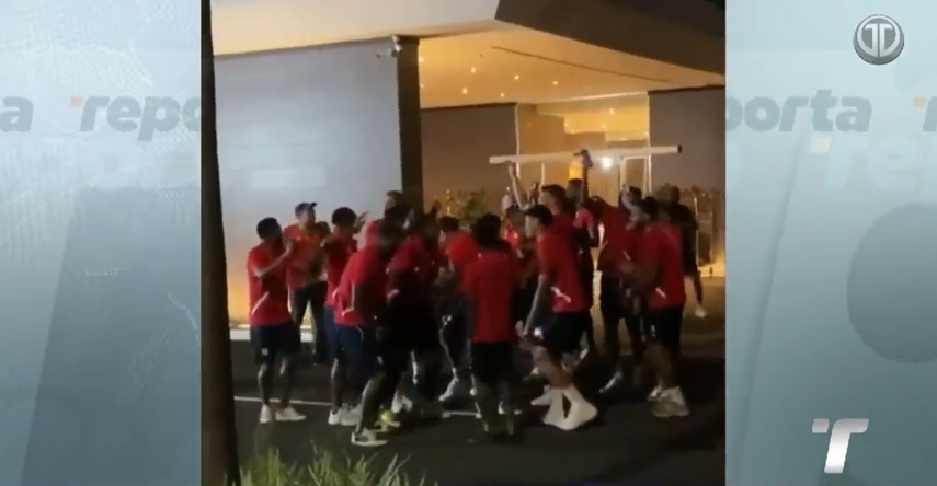 Fanáticos panameños arman fiesta