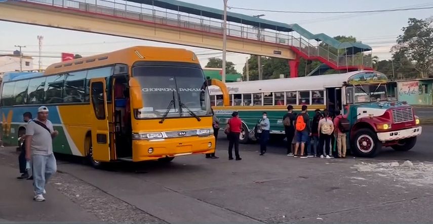 Los transportistas de Panamá Oeste iniciaron este lunes 25 de abril el paro de transporte indefinido.