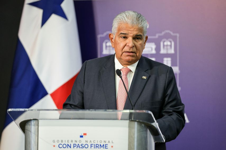 El presidente Mulino defiende compra de aeronaves para el SENAN.