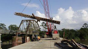 Adelantan trabajos en construcción de nuevo puente Binacional sobre río Sixaola