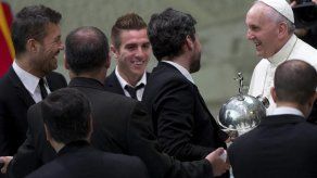 Papa festeja con el club San Lorenzo Papa festeja con el club San Lorenzo