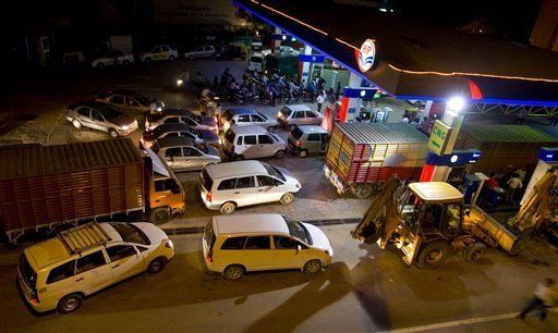 India y Malasia suben precio de su gasolina