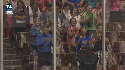 Aprueban ley para pagar $14.6 millones a educadores jubilados Aprueban ley para pagar $14.6 millones a educadores jubilados