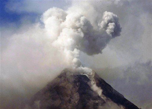Erupción en Filipinas mata a cinco montañistas