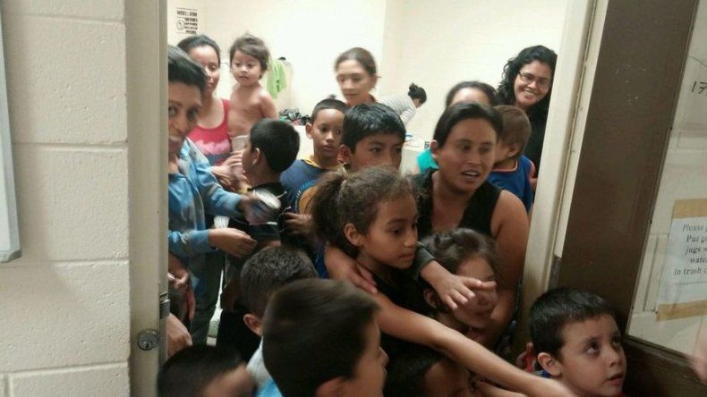Presidente de Honduras pide a EE.UU. un trato humano para niños inmigrantes