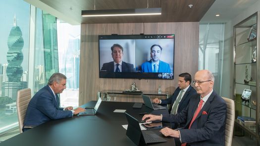 Active Re cuenta con más de 40 representantes ubicados estratégicamente en todo el mundo, que cubren 8 idiomas yatienden a 412 compañías de seguros y más de 95 corredores de reaseguros en más de 110 países.