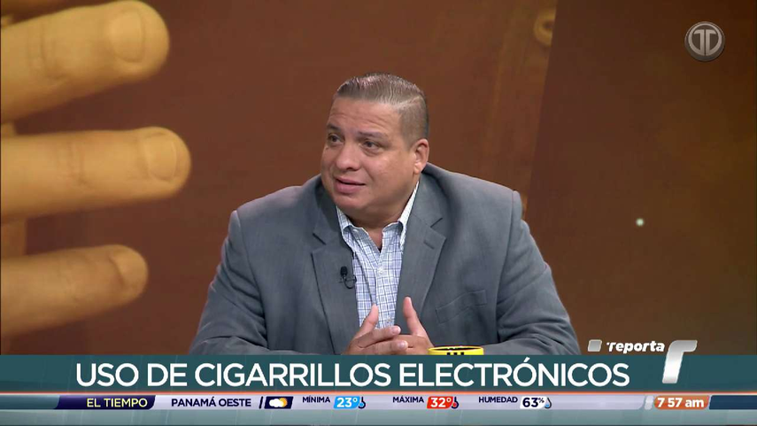 Hitler Cigarruista, de la Asociación de Reducción de Daño por Tabaquismo en Panamá