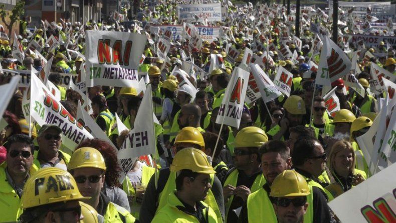 Miles de mineros protestan en Grecia, piden mantener empleos