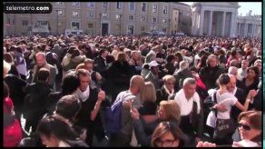 Pastel y tangos en cumpleaños del Papa