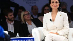 Vicepresidenta viaja a Argentina y Chile en busca inversión y alianzas