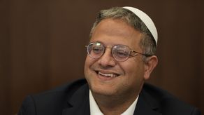 En Jerusalén, Itamar Ben-Gvir accedió al sitio conocido por los judíos como Monte del Templo — Noble Santuario para los musulmanes — flanqueado por un gran contingente de policías.
