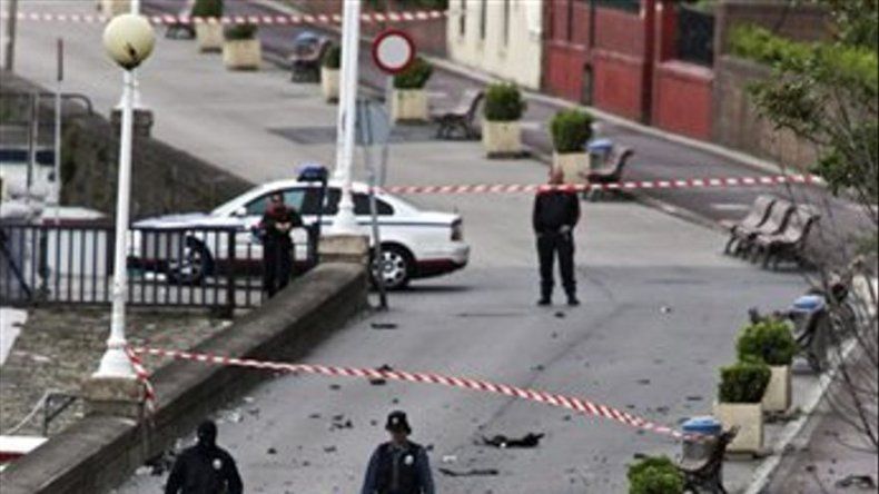 Estalla automóvil con explosivos en País Vasco