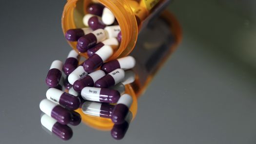 Hay un límite anual de 2,000 dólares a los costos personales de medicamentos y vacunas gratis para los beneficiarios del programa.