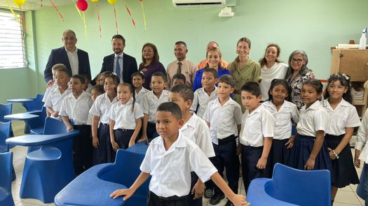 Naturgy y la Embajada de España contribuyen al bienestar de los estudiantes de la Escuela Bilingüe España en Natá