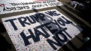 Trump dirige tuit contra caravana de migrantes