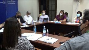 Los laboratoristas y autoridades del Minsa y la CSS continúan con el diálogo para llegar a un acuerdo. El Minsa les pidió revaluar la medida de paro.