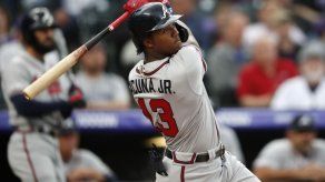 Acuña pega jonrón y Bravos aguantan para ganar a Rockies 8-6