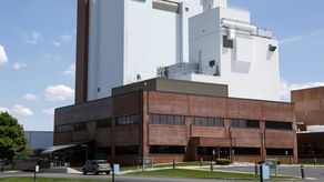 La fábrica de leche fue cerrada en febrero tras la muerte de dos bebés y generó una retirada voluntaria de productos por temor a una posible contaminación bacteriana.