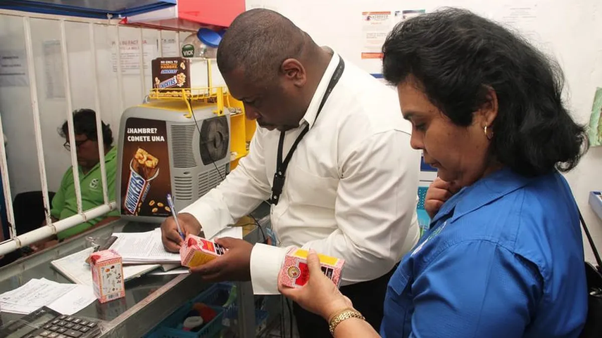 MINSA realiza operativo de fiscalización a comercios de venta de medicamentos MINSA realiza operativo de fiscalización a comercios de venta de medicamentos