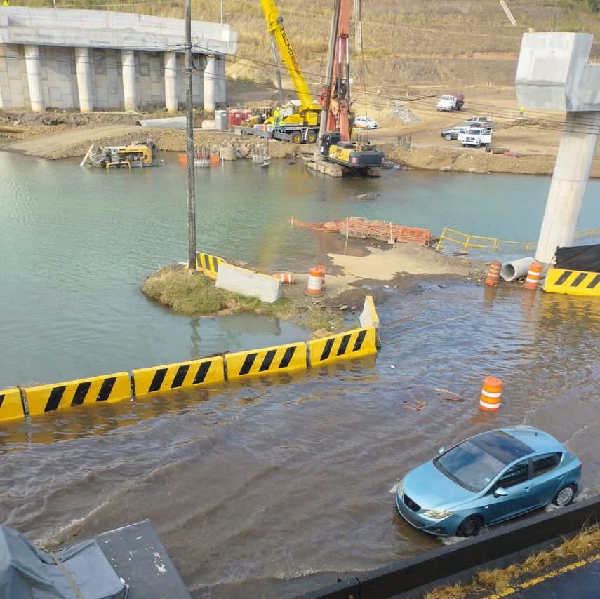 Se inunda la vía Interamericana