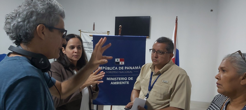 Un total de 24 personas se hicieron presentes, con una distribución de género de 16 mujeres y 8 hombres. Un total de 24 personas se hicieron presentes, con una distribución de género de 16 mujeres y 8 hombres.