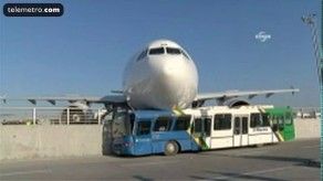 Avión choca en aeropuerto turco