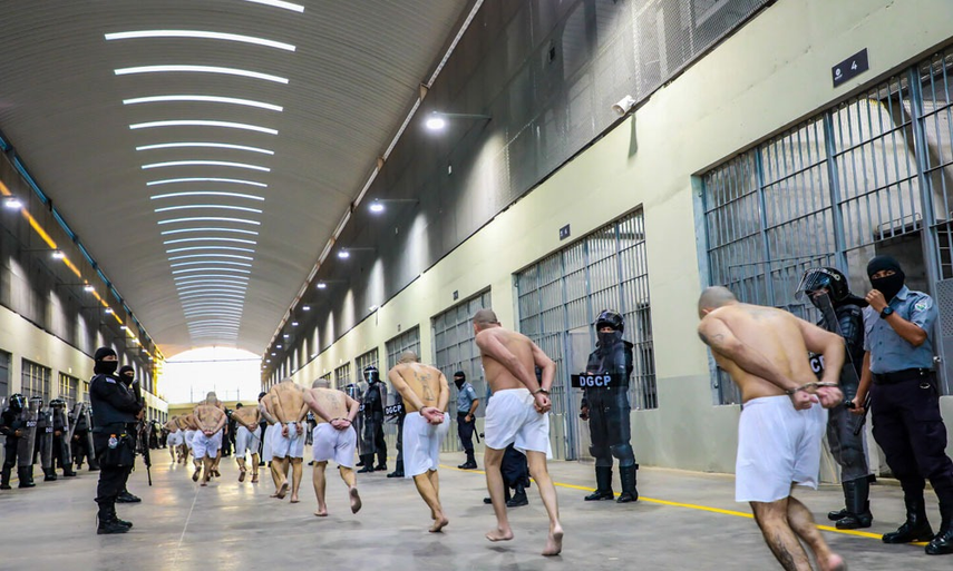 Perú busca replicar el sistema carcelaria de El Salvador Perú busca replicar el sistema carcelaria de El Salvador