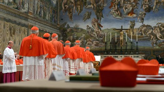 Cardenal convicto desiste de participar en el cónclave, según medios italianos.