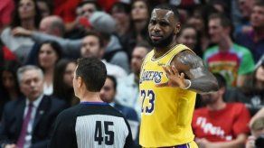 LeBron se queda corto y no puede ayudar a los Lakers