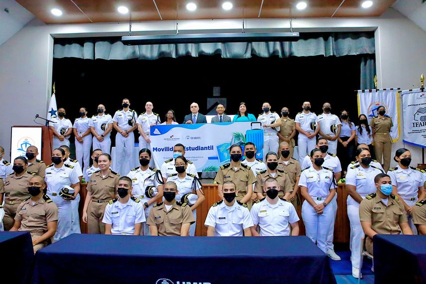 Estudiantes que realizarán pasantía en Italia.