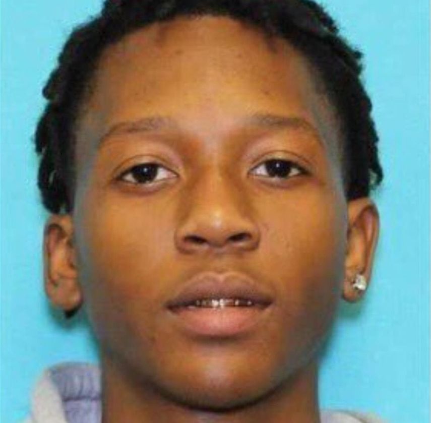 El presunto agresor fue identificado como Timothy George Simpkins.