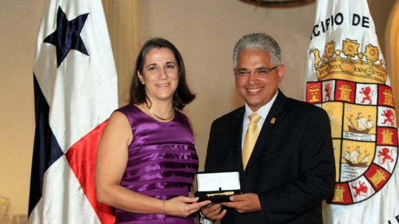 La primera dama de Costa Rica recibe la Llave de la Ciudad de Panamá