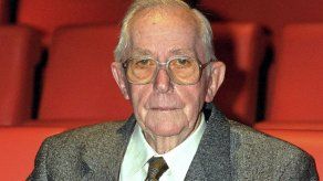 Muere Lewis Gilbert