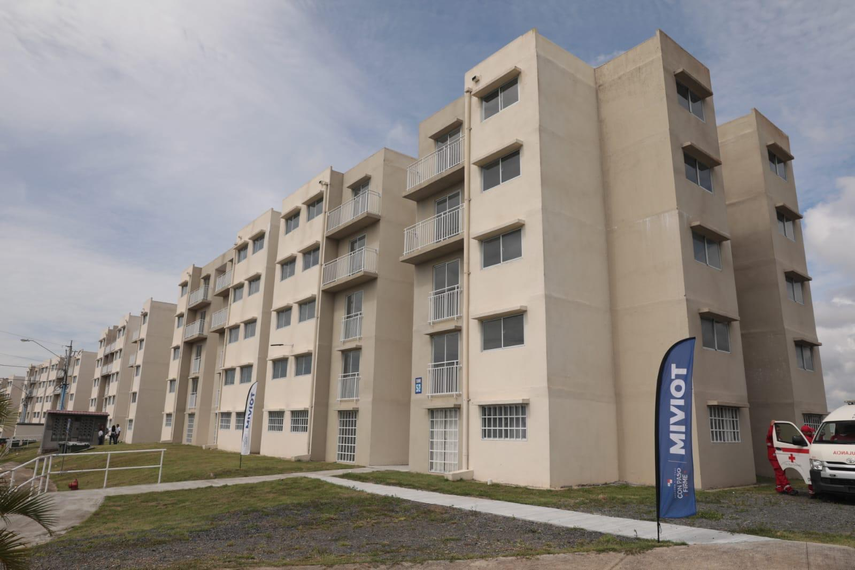 Entregan 179 apartamentos en Ciudad Esperanza