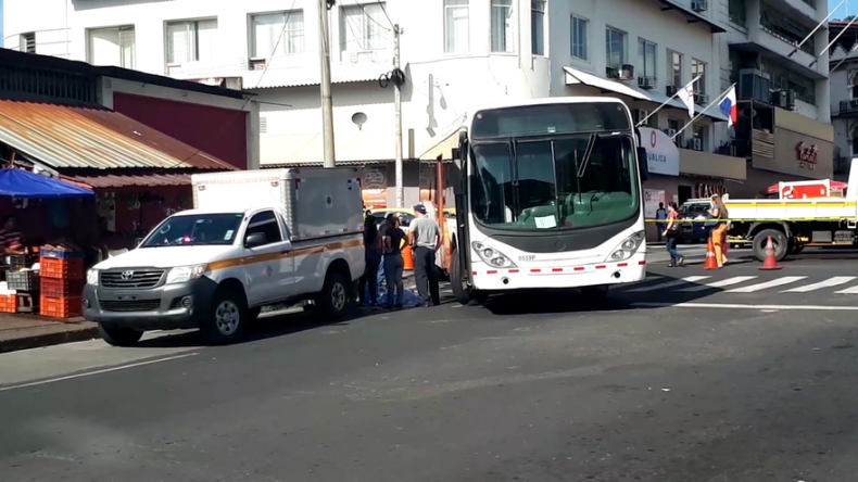 Sujeto muere atropellado por un Metro Bus en la 5 de Mayo