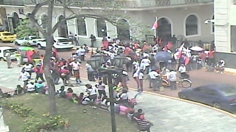Precaristas de Arraiján llegan a la Presidencia