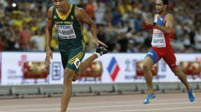 El sudafricano Wayde Van Niekerk gana el título mundial de 400 metros