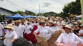 Despliegue de tradición en el Festival del Sombrero Pintao