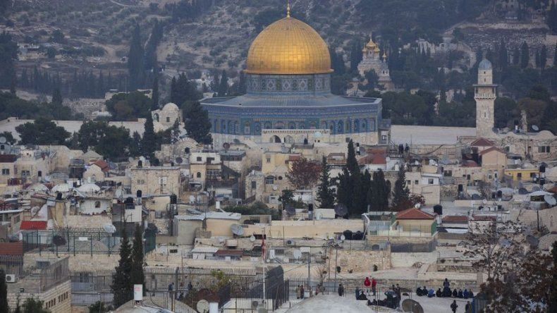 Papa pide respetar el statu quo de Jerusalén