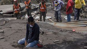 Suben a 116 los muertos por erupción del volcán de Guatemala