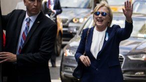 Clinton se recupera de una neumonía