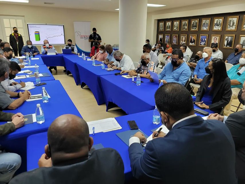 Mesa de diálogo por el alza del combustible.