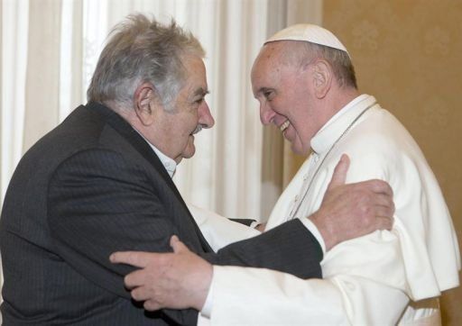 Papa y Mujica abordan proceso de paz Colombia en clima de gran sintonía