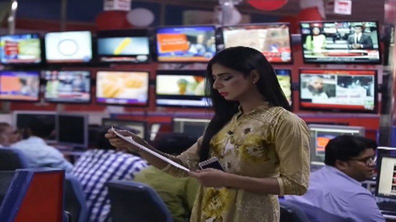 La primera transexual presentadora de TV rompe barreras en Pakistán