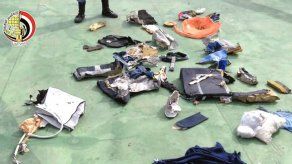 Egyptair advierte de que la identificación de los cuerpos llevará tiempo